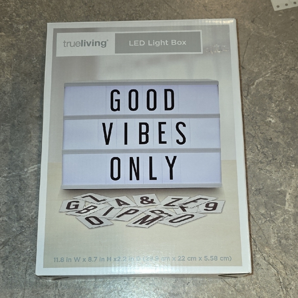 (J39) Trueliving LED Light Box - White